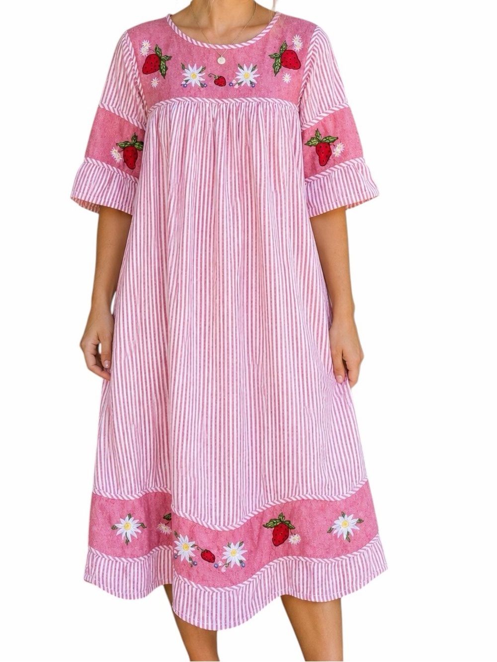 Charming Strawberry Daisy Embroidered Porchwear Farmhouse Sleepwear Dress
